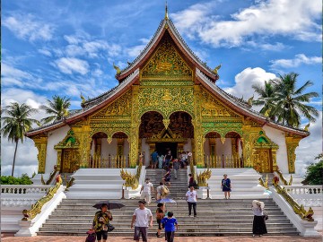 Private Luang Prabang Morning Almsgiving and Market Tour